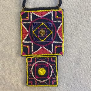 گردنبند گلدوزی سرمه ای