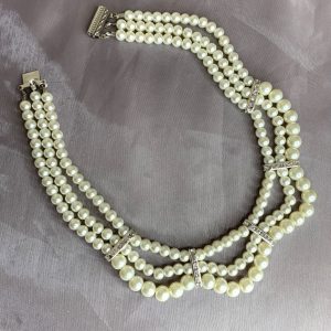 گردنبند مرواریدی کلاسیک