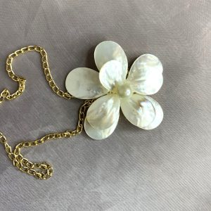 گردنبند گل صدفی